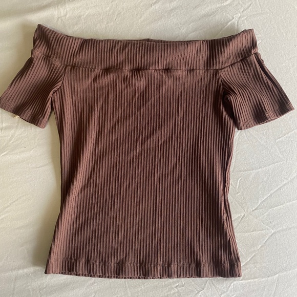 Wilfred Tops - Wilfred Off Shoulder Ribbed Shirt